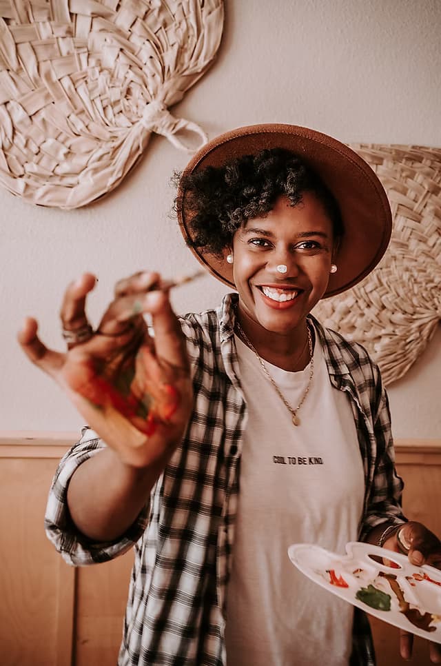 Gelukkige moeder met kinderen na workshop